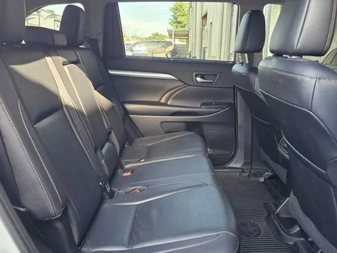Used 2019 Toyota Highlander XLE AWD/4WD image 15