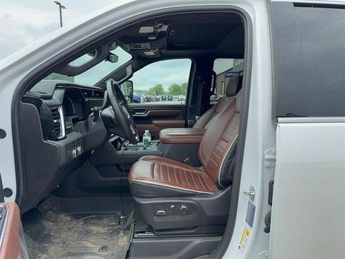 Used 2025 GMC Sierra 3500 Denali Ultimate AWD/4WD image 7