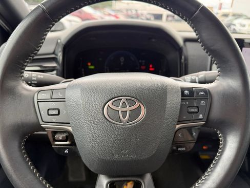 Certified 2025 Toyota Camry SE FWD image 31