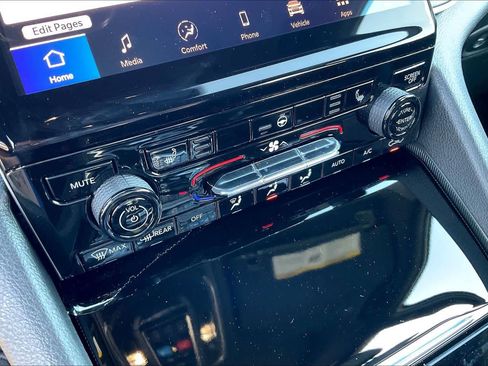 New 2025 Jeep Grand Cherokee Limited image 18