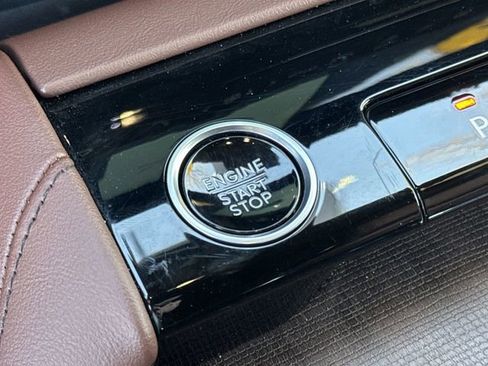 Used 2025 Lincoln Navigator Reserve AWD/4WD image 17