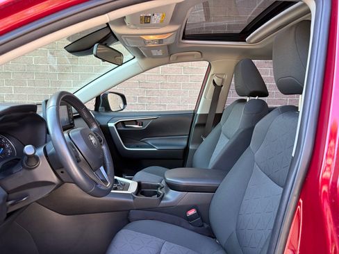 Used 2019 Toyota RAV4 XLE w/ Convenience Package image 11