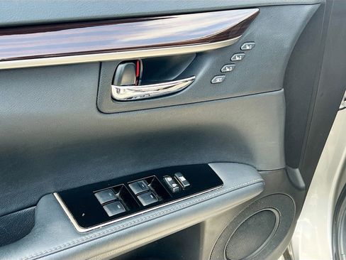 Used 2016 Lexus ES 350 w/ Premium Package w/Wood Trim FWD image 17