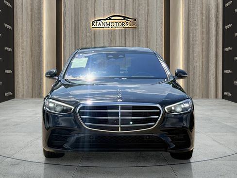 Used 2022 Mercedes-Benz S 580 4MATIC Sedan w/ AMG Line Package image 4