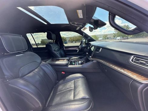 Used 2022 Jeep Grand Wagoneer Series II AWD/4WD image 18