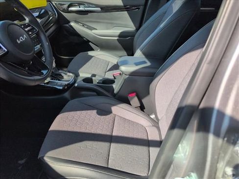 Used 2024 Kia Seltos S image 4