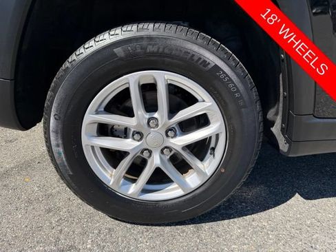 Used 2023 Jeep Grand Cherokee Laredo w/ Luxury Tech Group I AWD/4WD image 48
