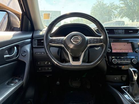 Used 2018 Nissan Rogue SV w/ Premium Package FWD image 7