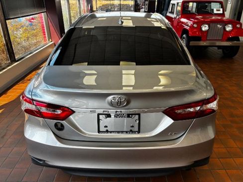 Used 2019 Toyota Camry LE image 13