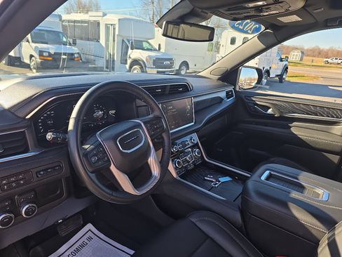 Used 2023 GMC Yukon XL Denali image 14