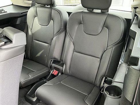 New 2026 Volvo XC90 T8 Ultra w/ Protection Package Premier AWD/4WD image 13