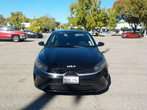Used 2023 Kia Forte LXS image 2