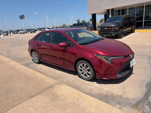 Used 2022 Toyota Corolla LE FWD image 4