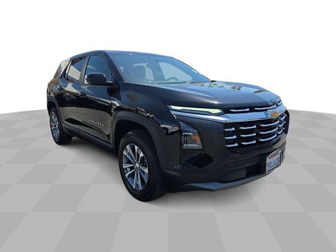 Used 2025 Chevrolet Equinox LT FWD image 2