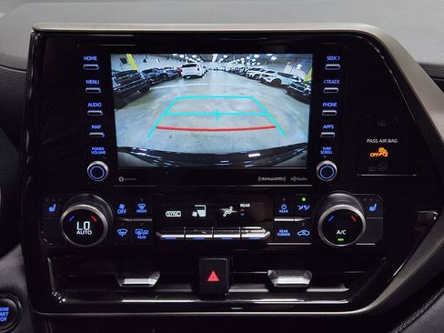 Used 2022 Toyota Highlander XLE FWD image 38