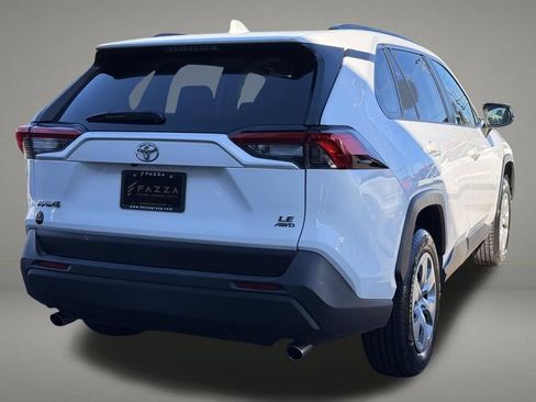Used 2021 Toyota RAV4 LE AWD/4WD image 5