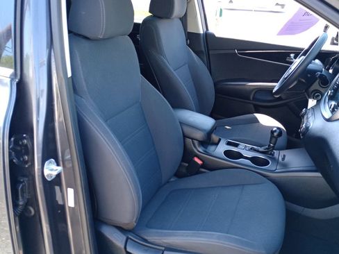 Used 2018 Kia Sorento LX image 21