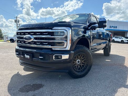 Used 2023 Ford F250 Platinum w/ FX4 Off-Road Package AWD/4WD image 1