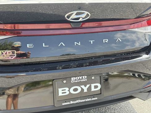 Used 2023 Hyundai Elantra SE FWD image 27