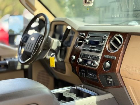 Used 2012 Ford F250 Lariat w/ Lariat Interior Pkg image 24