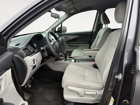 Certified 2018 Honda Pilot LX image 10