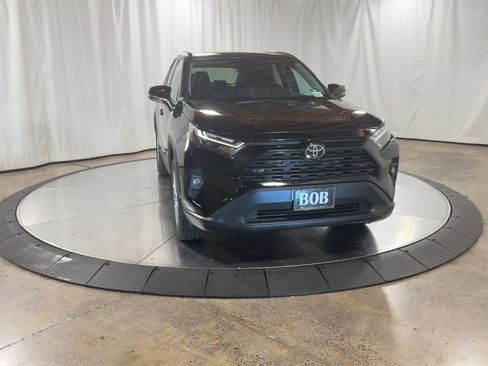 Used 2025 Toyota RAV4 XLE Premium image 4