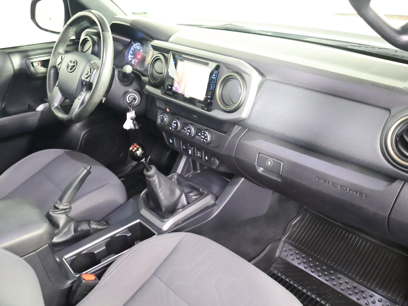 Used 2019 Toyota Tacoma TRD Off-Road w/ Technology Package AWD/4WD image 42