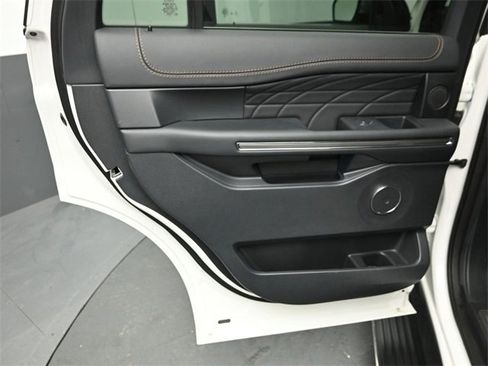 Certified 2022 Ford Expedition Platinum image 24
