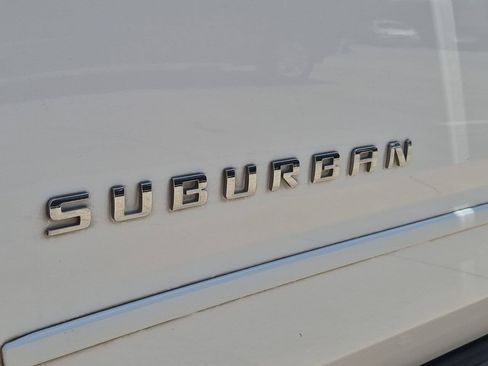 Used 2015 Chevrolet Suburban LTZ RWD image 6
