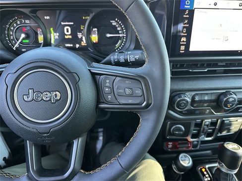 Used 2024 Jeep Wrangler Unlimited image 37