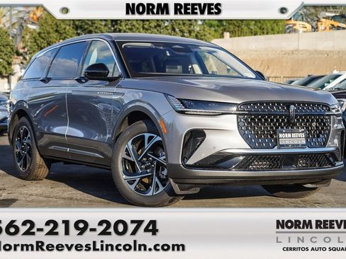 Used 2025 Lincoln Nautilus Premier w/ Equipment Group 102A image 1