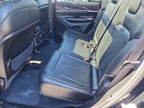 Used 2023 Jeep Grand Cherokee Limited w/ Luxury Tech Group II image 36