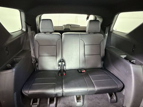 Used 2023 Chevrolet Traverse LT FWD image 7