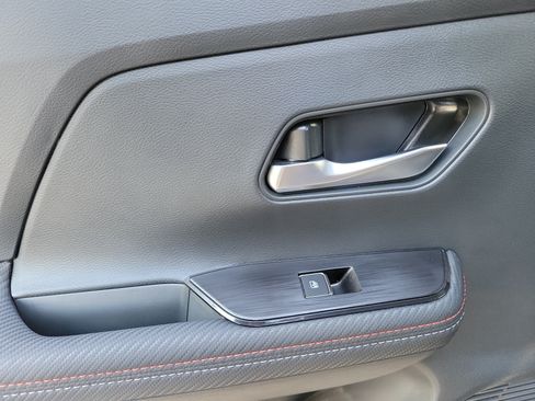 Certified 2025 Nissan Kicks SR FWD image 19