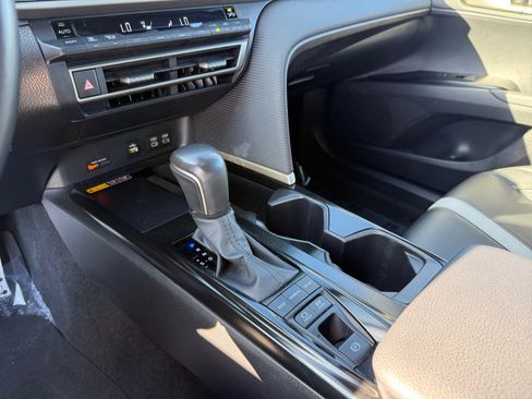 Used 2025 Toyota Camry SE image 13