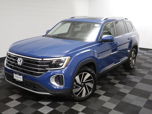 Used 2025 Volkswagen Atlas SEL image 2