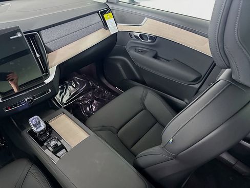 New 2026 Volvo XC90 B5 Core w/ Protection Package Premier image 24