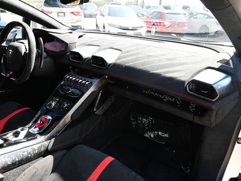 Used 2018 Lamborghini Huracan Performante image 39