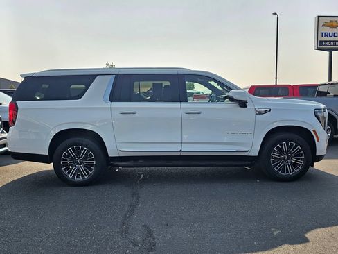 Used 2025 GMC Yukon XL Elevation AWD/4WD image 2