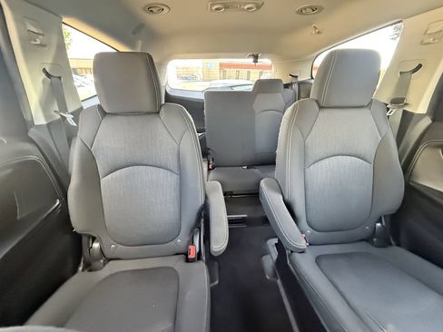 Used 2016 Chevrolet Traverse LT w/ Style and Technology Package FWD image 13