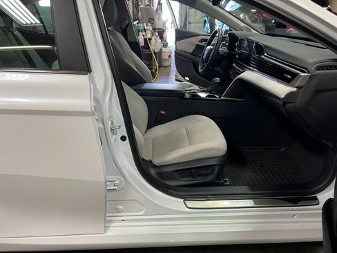 Used 2025 Toyota Camry XLE image 32