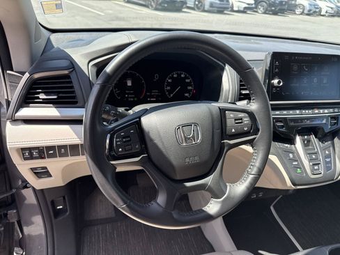 Certified 2025 Honda Odyssey EX-L image 18