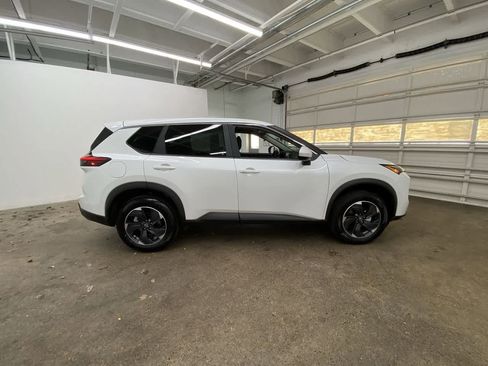 Used 2024 Nissan Rogue SV AWD/4WD image 7