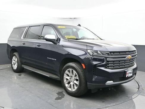 Used 2023 Chevrolet Suburban Premier AWD/4WD image 2