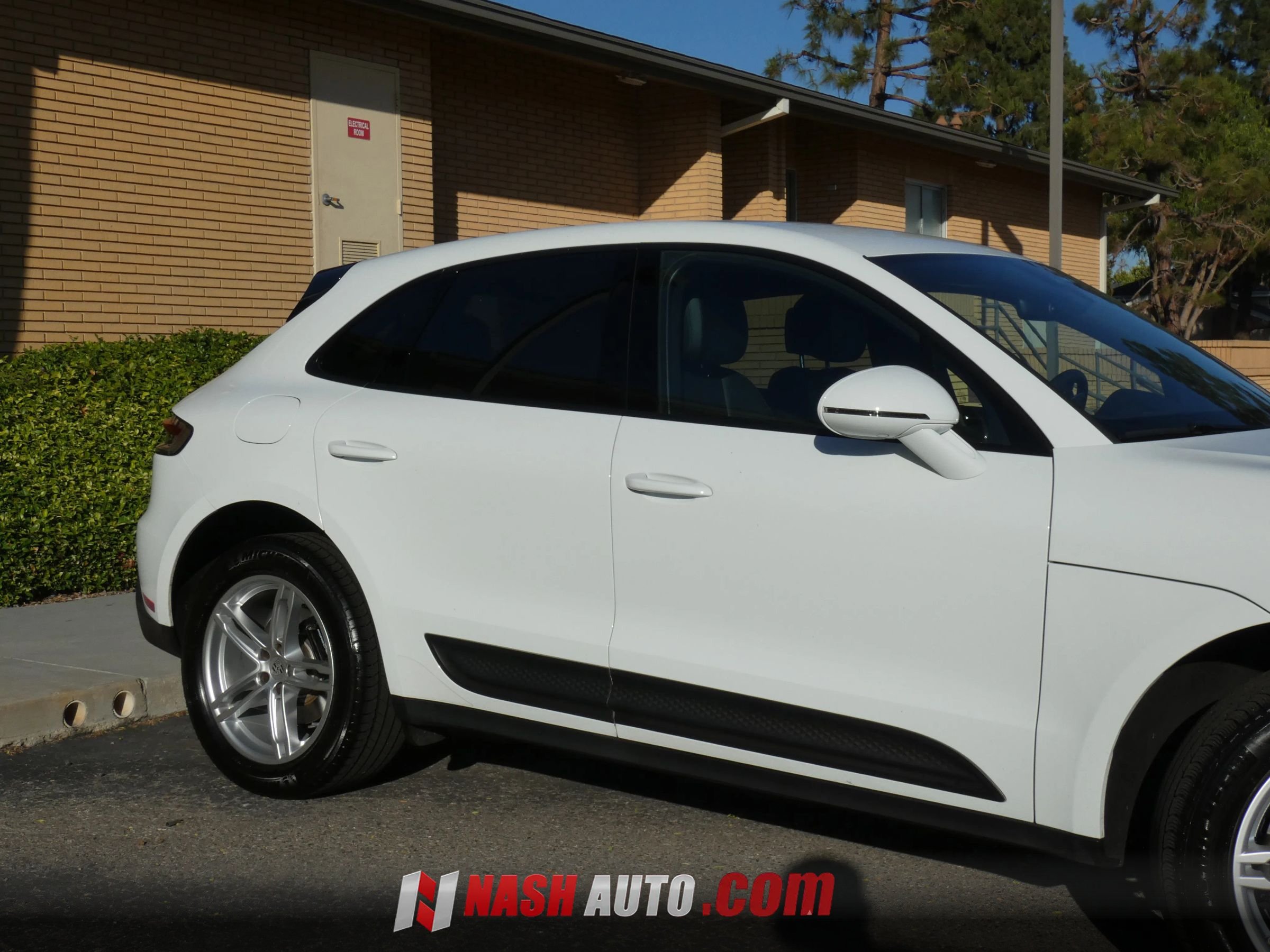 Used 2024 Porsche Macan AWD/4WD image 7