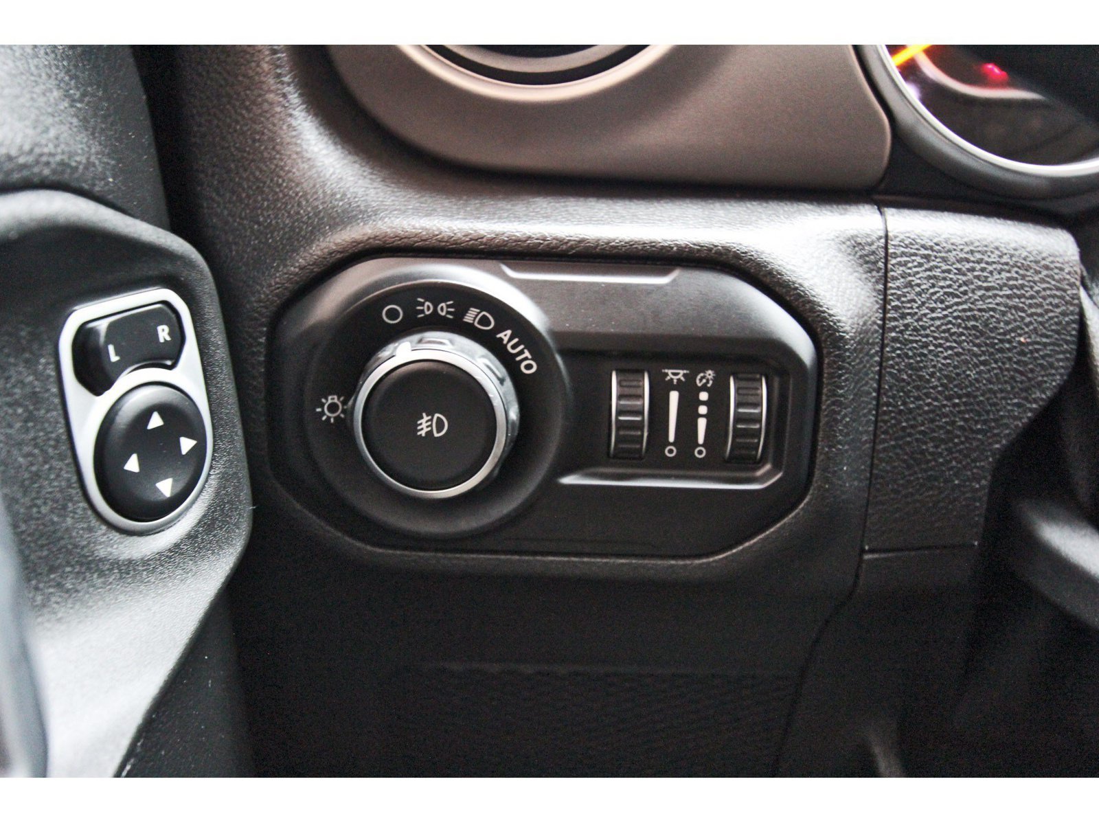 Used 2019 Jeep Wrangler Unlimited Sport S AWD/4WD image 19