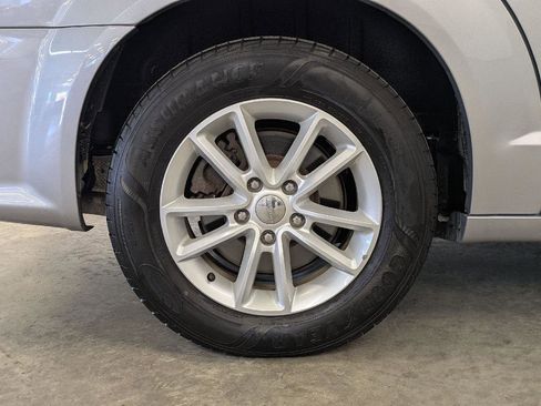 Used 2020 Dodge Grand Caravan SXT w/ Rear Park Assist Package image 36