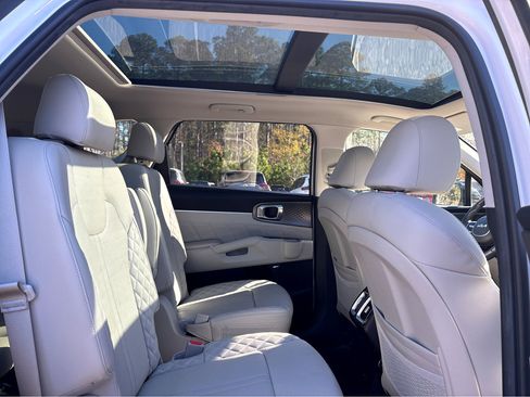 Used 2022 Kia Sorento SX image 19