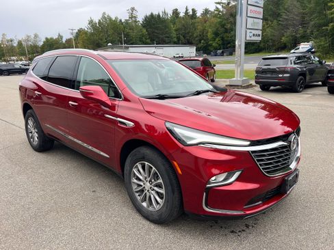 Used 2022 Buick Enclave Essence AWD/4WD image 3