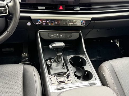 Used 2025 Kia Carnival SX Prestige FWD image 14